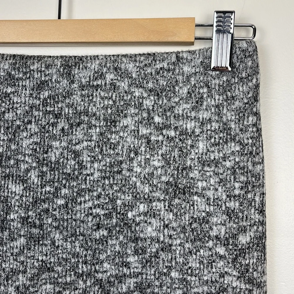 EXPRESS Ribbed Soft Stretchy Skirt - Picture 3 of 9